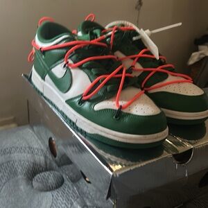off white pine green dunks size 10.5
